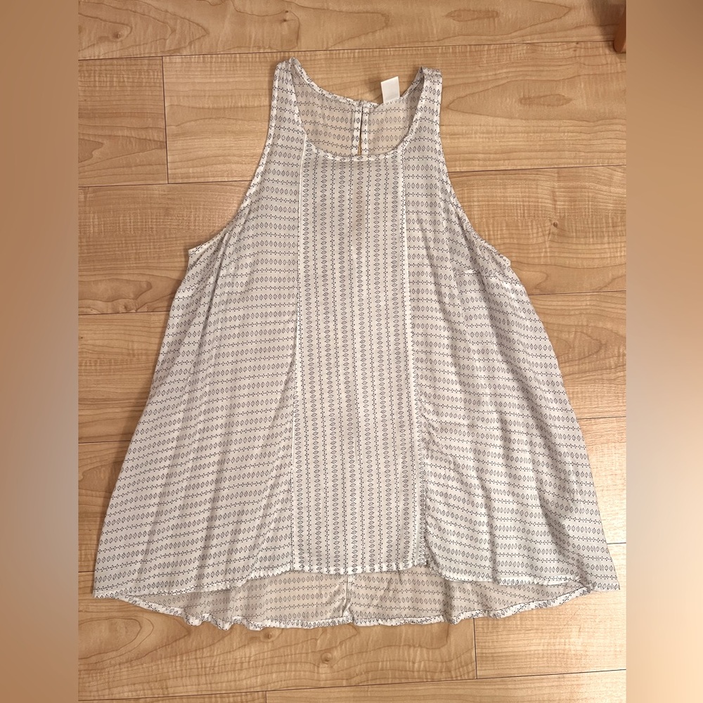 White and blue pattern swing style blouse